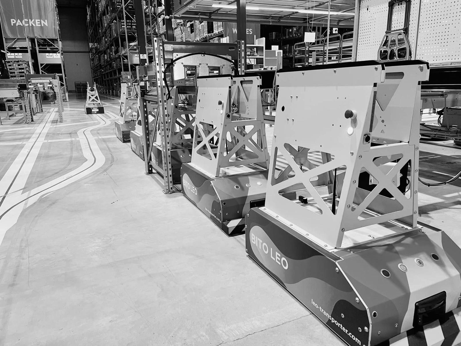 Fahrerloses Transportsystem im Logistikzentrum von LSM